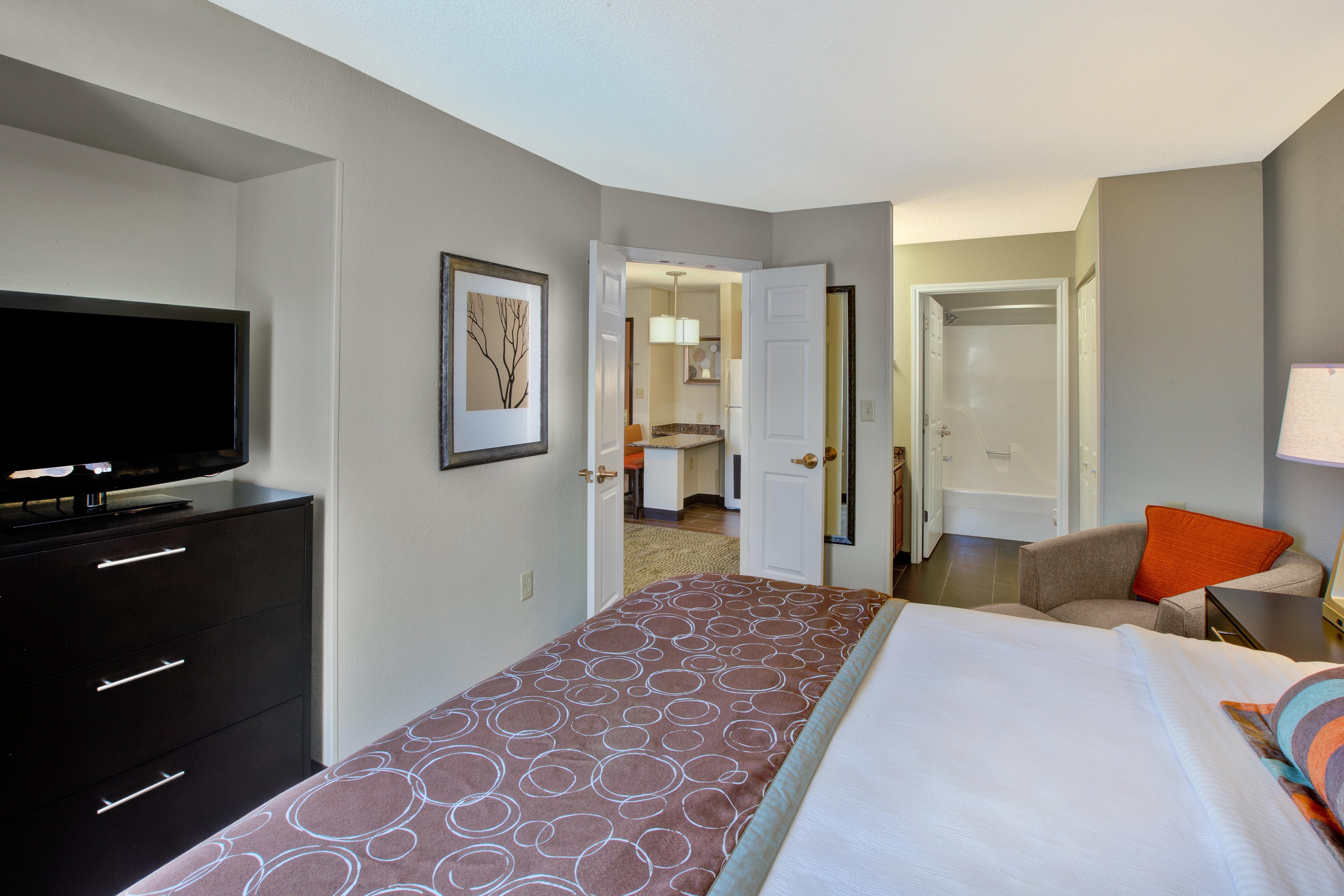 Staybridge Suites Louisville - East By Ihg Exterior foto