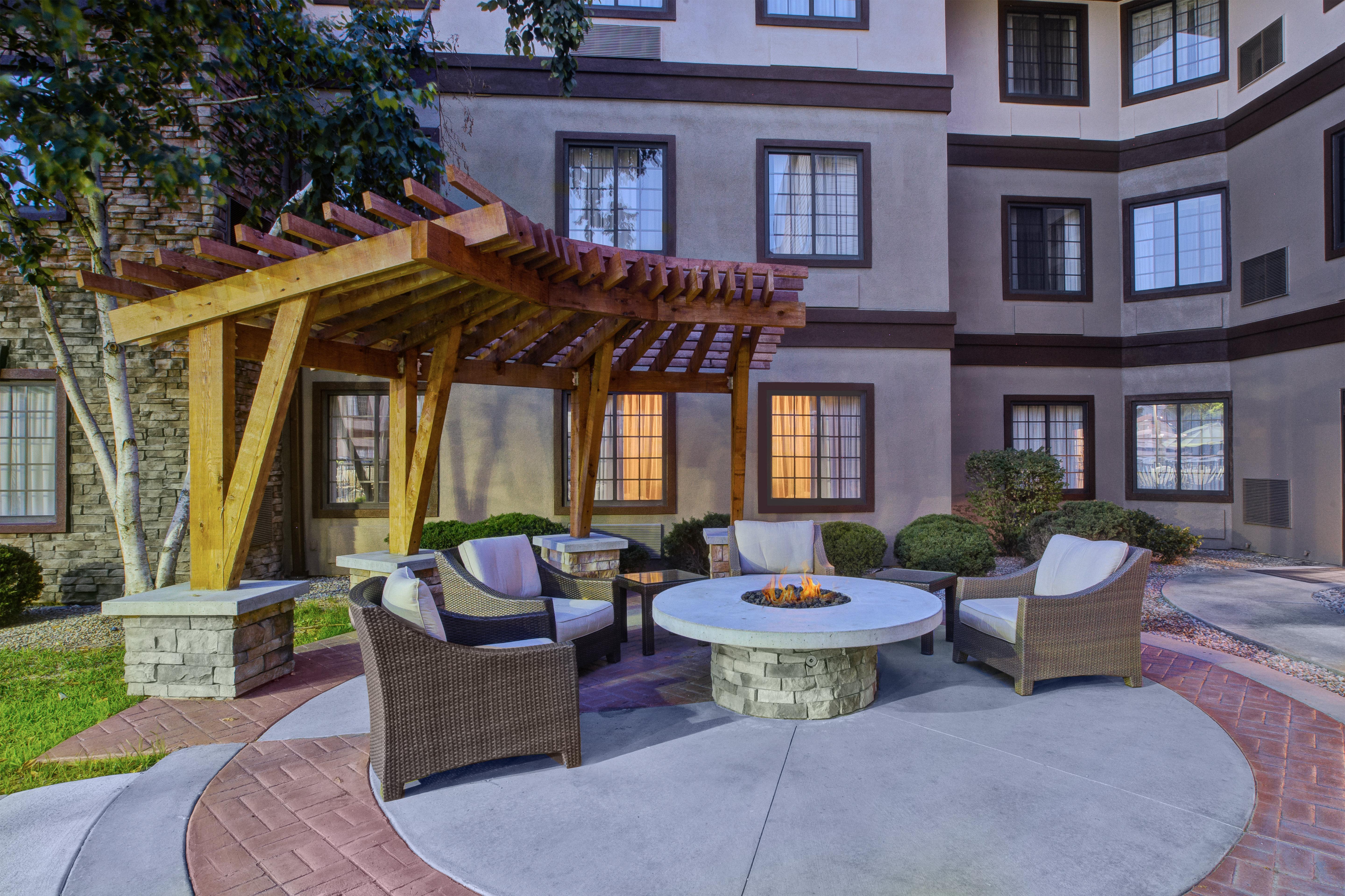 Staybridge Suites Louisville - East By Ihg Exterior foto